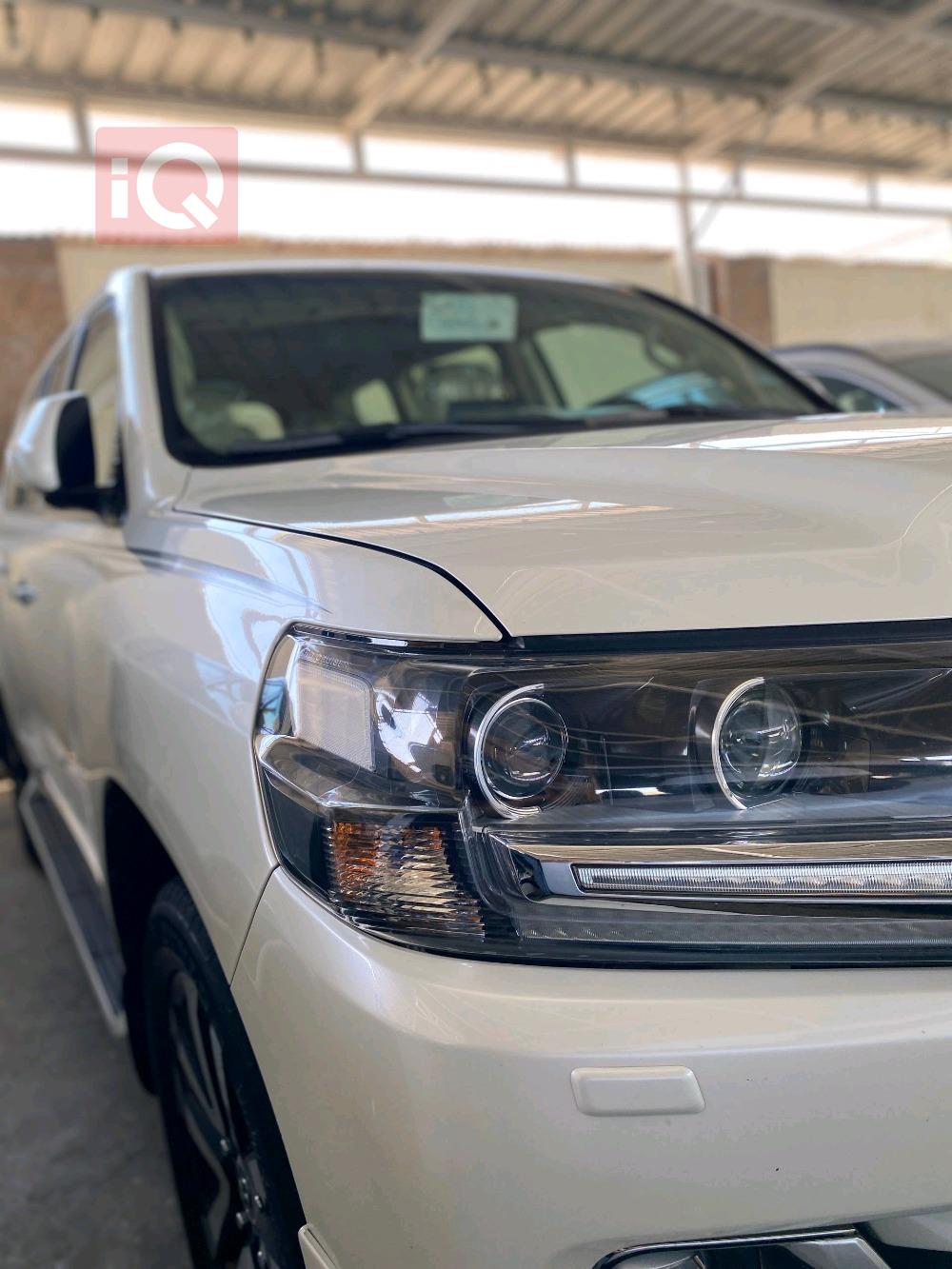 تۆیۆتا لاند کروزەر